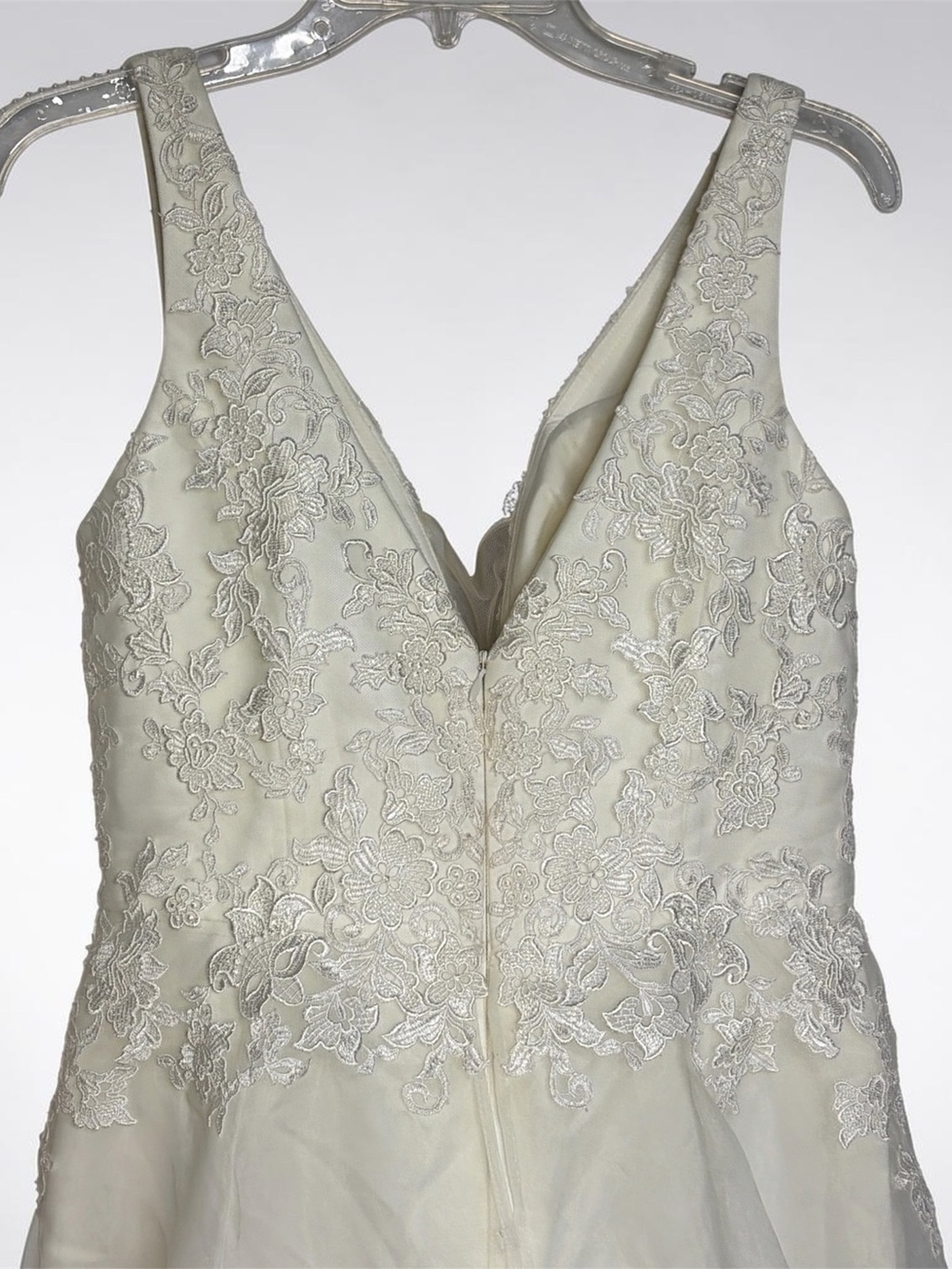 Size 12 V-Neck Lace Bodice Bridal Gown BELOVED by Casablanca Bridal - Picture 4 of 14